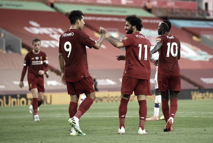 Com golaço de Fabinho, Liverpool goleia Crystal Palace no retorno de Salah
