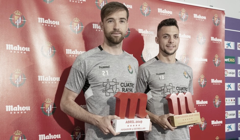 Míchel y Plano, premiados al mejor del Valladolid en abril y en todo el año respectivamente Míchel y Plano, premiados al mejor del Valladolid en abril y en todo el año respectivamente