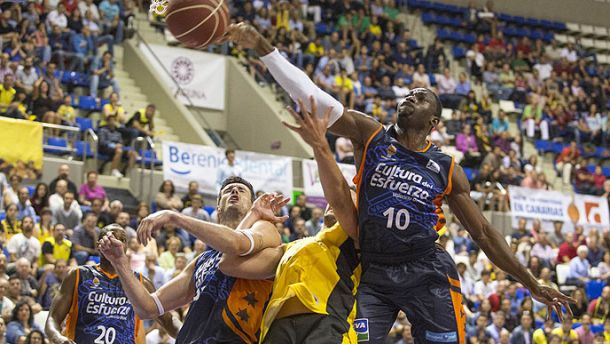 Un Valencia Basket de récord vence al Iberostar en Tenerife