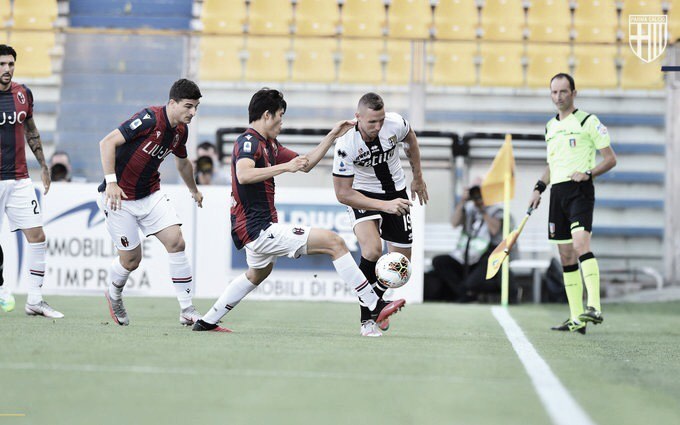 Com dois gols nos acréscimos, Parma arranca empate com Bologna Com dois gols nos acréscimos, Parma arranca empate com Bologna