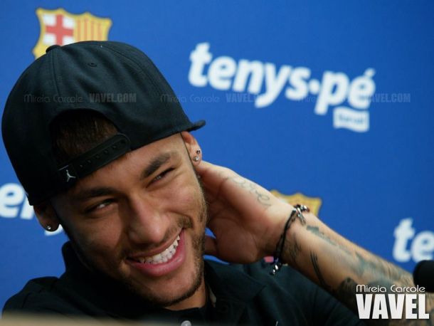 Fotos e imágenes acuerdo Barcelona y Baruel con la presencia de Neymar Jr