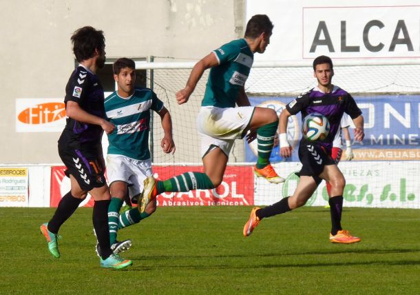 Alberto García renueva su compromiso con el Coruxo FC