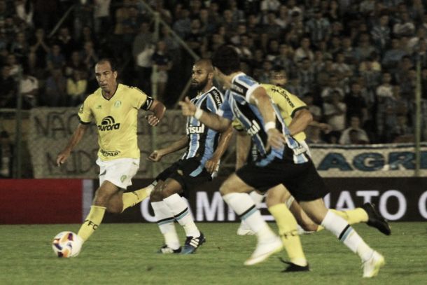 Grêmio derrota Ypiranga em jogo complicado