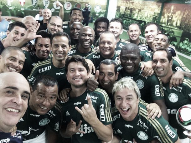 Em noite repleta de gols e homenagens, Alex se despede do Palmeiras