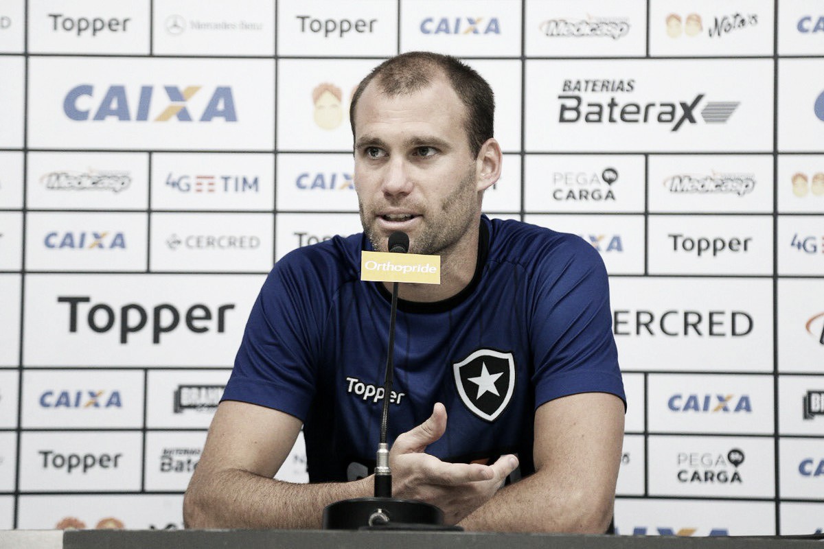 Capitão do Botafogo, Carli elogia Zé Ricardo: "Primeiro contato muito bom" Capitão do Botafogo, Carli elogia Zé Ricardo: "Primeiro contato muito bom"