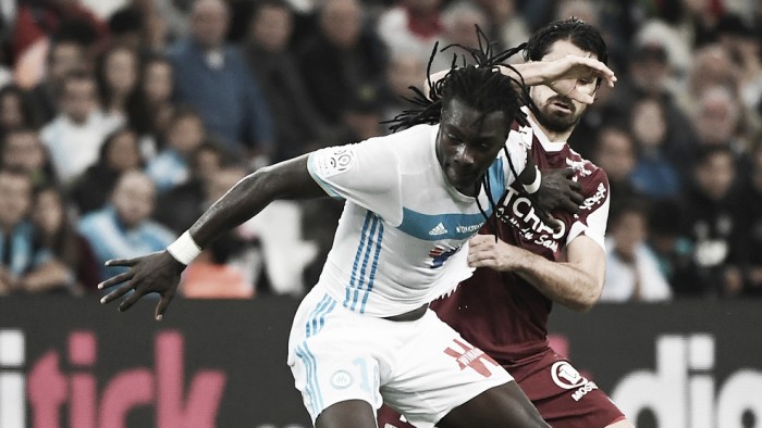 Olympique de Marseille supera Metz com gol solitário de Gomis e se afasta do Z-3