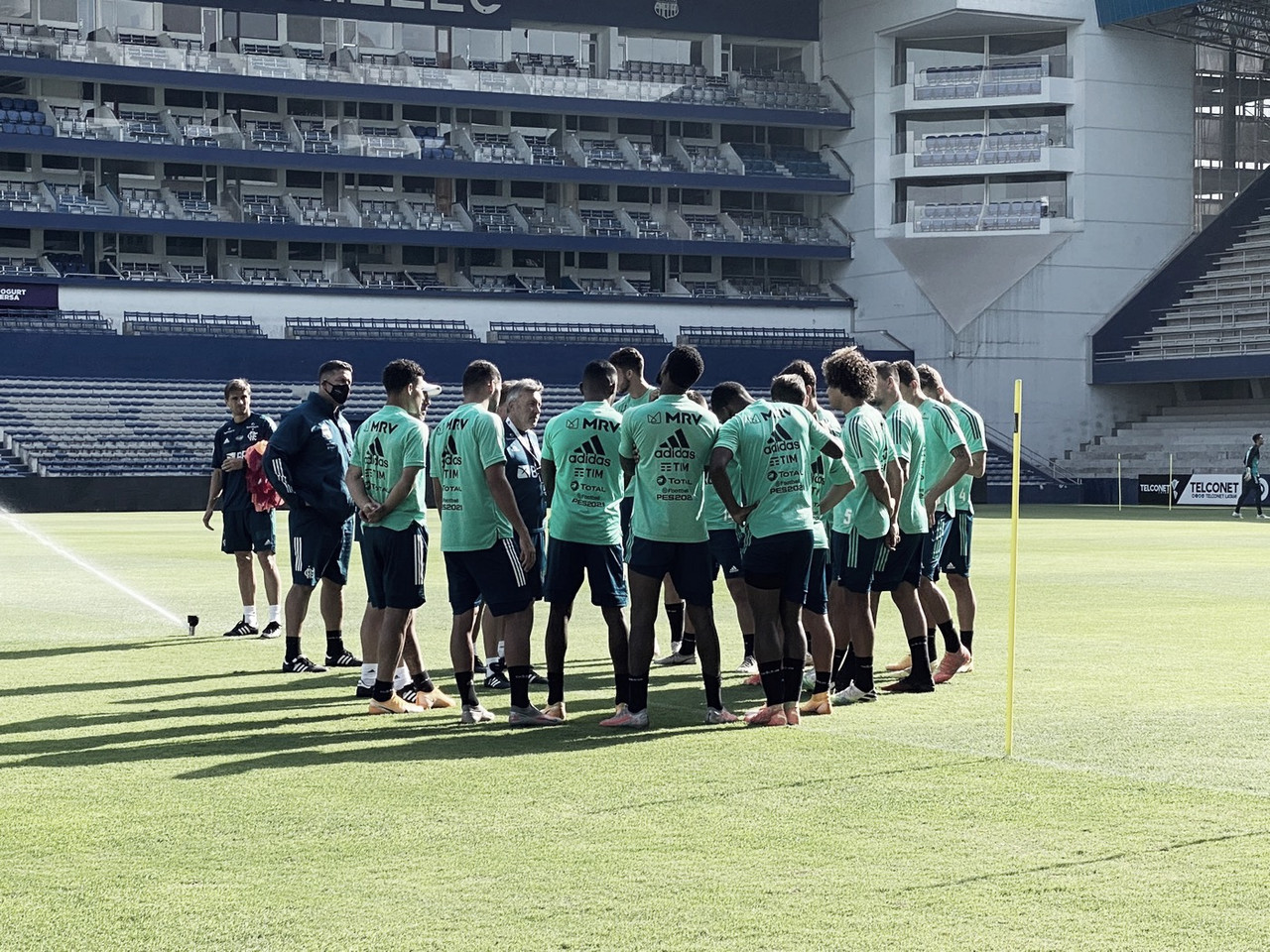 Mais um: Flamengo confirma sete jogadores contaminados por Covid-19 no Equador Mais um: Flamengo confirma sete jogadores contaminados por Covid-19 no Equador
