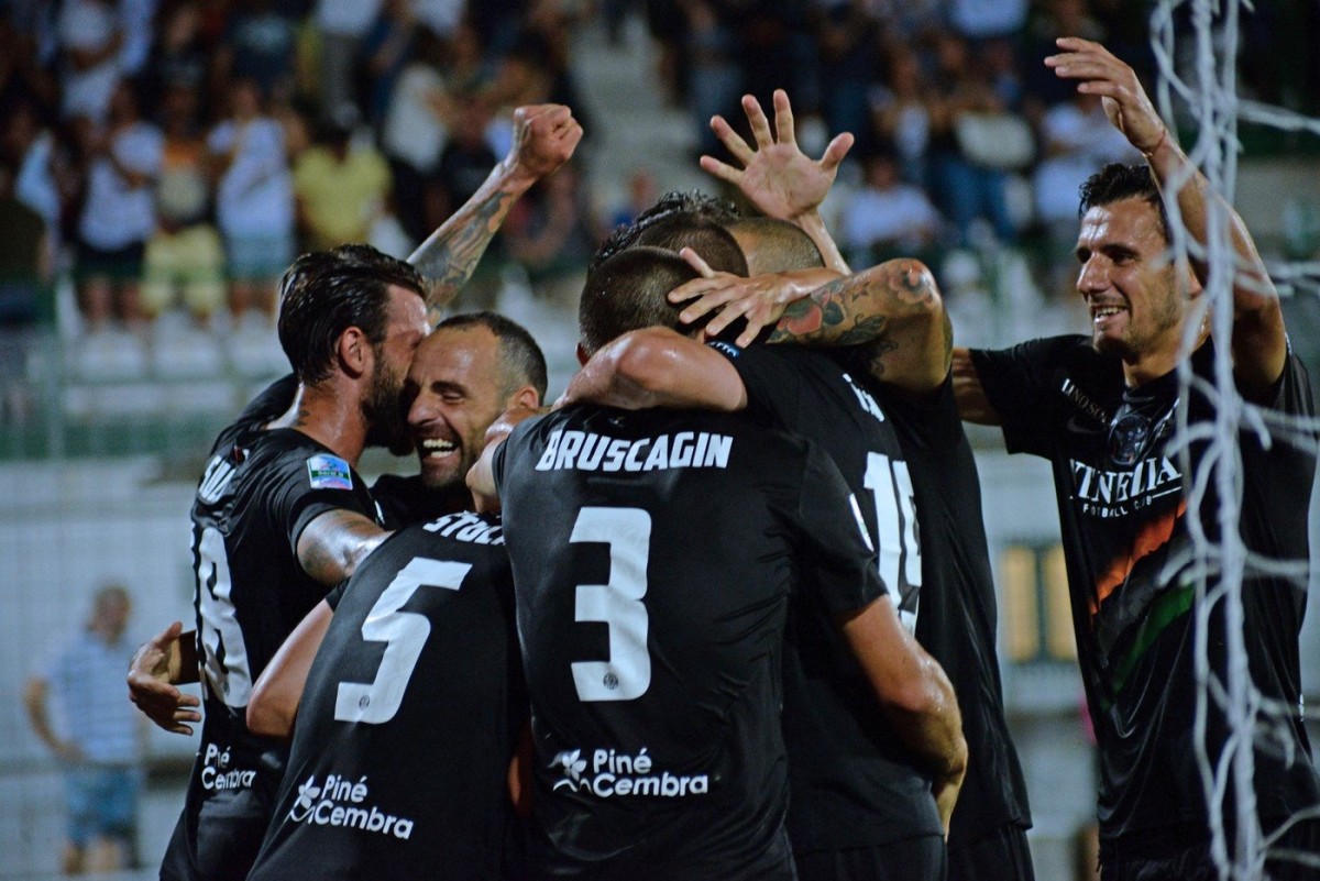 Serie B - Il Venezia vola in semifinale: battuto il Perugia 3-0