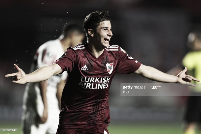 Otro gol
inolvidable de la “Araña” Otro gol
inolvidable de la “Araña”