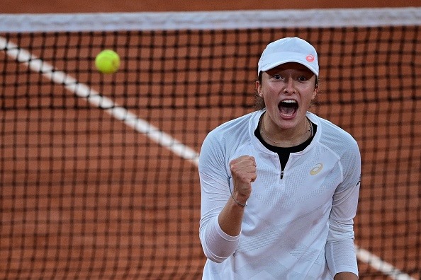 French Open: Iga Swiatek Upsets Simona Halep