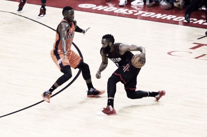 Harden dá show e Rockets vencem Thunder na primeira partida dos playoffs