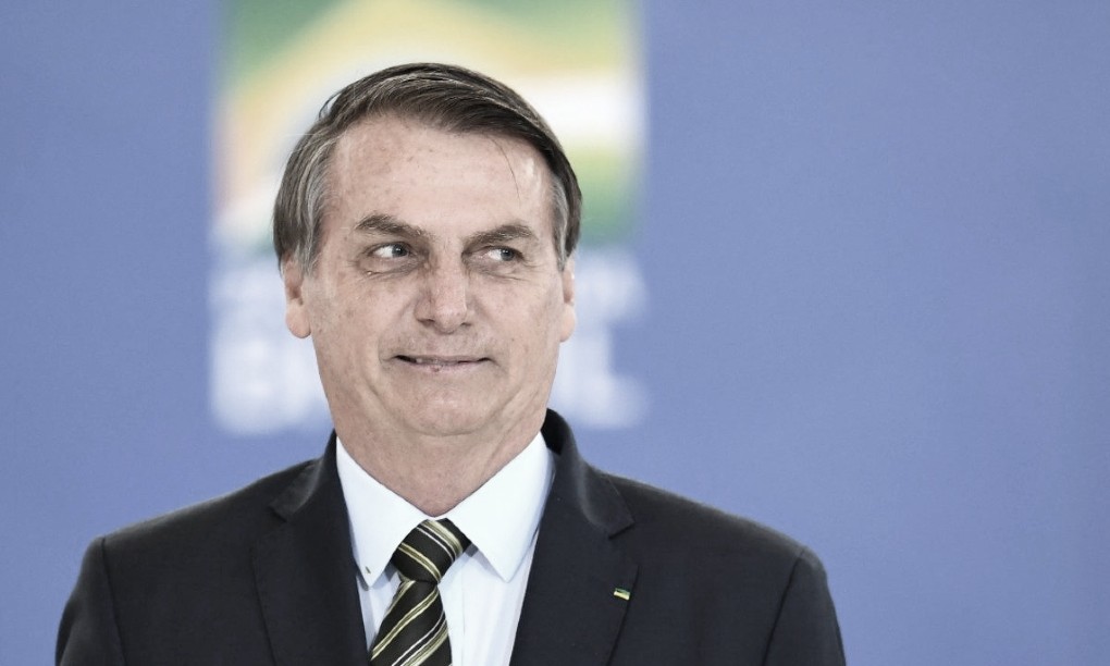 Jair Bolsonaro menospreza coronavírus e diz que pausa do futebol ‘contribui para histerismo’