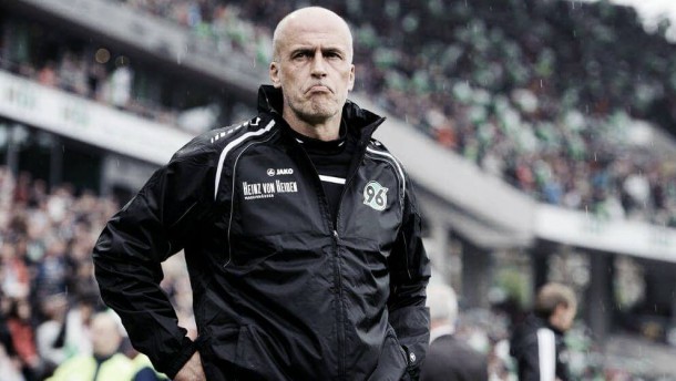 Michael Frontzeck resigns as Hannover coach