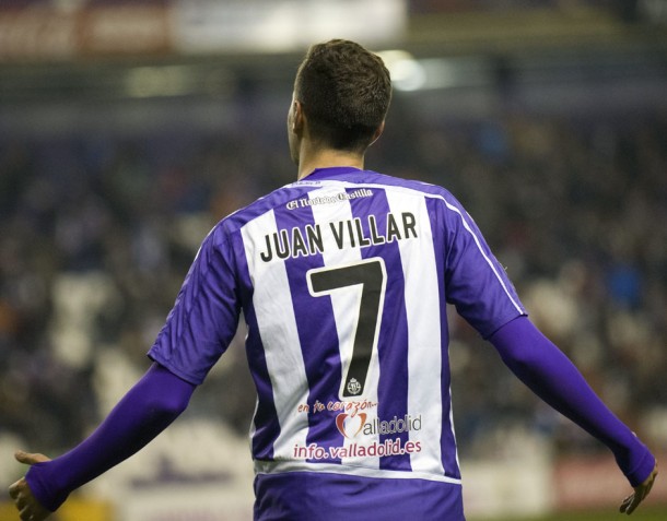 Juan Villar, tocado, se ejercita al margen