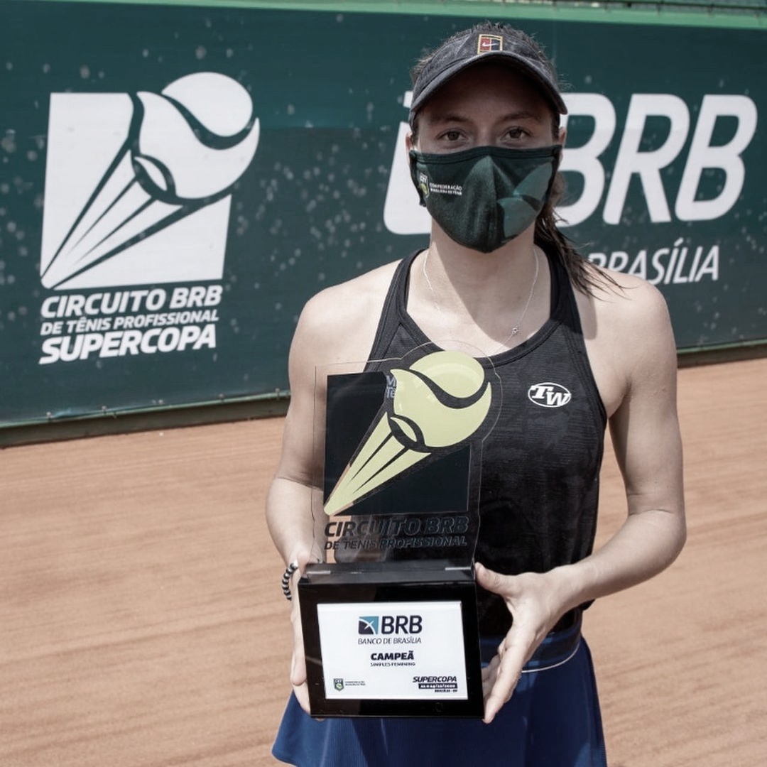Luisa Stefani conquista título na simples e na dupla na Supercopa BRB em Brasília