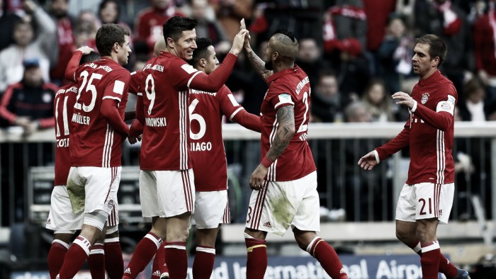 Com hat-trick de Lewandowski, Bayern goleia Hamburgo novamente e segue na liderança