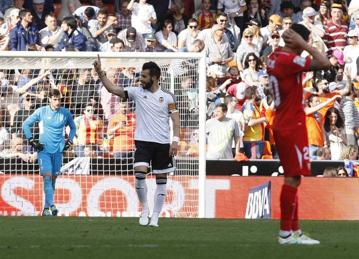 Liga, il Valencia vince d'orgoglio: 2-1 al Siviglia al 91'