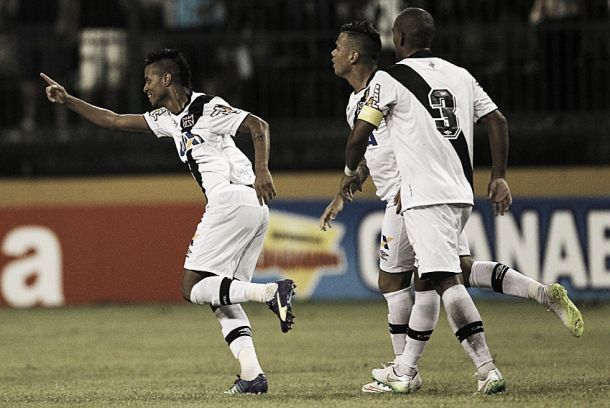 Atacante Rafael Silva se mostra aliviado com primeiro gol pelo Vasco: "Tirei um peso das costas"
