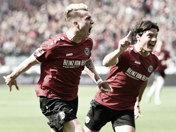 Hannover 96 vence Stuttgart e praticamente garante retorno à elite alemã