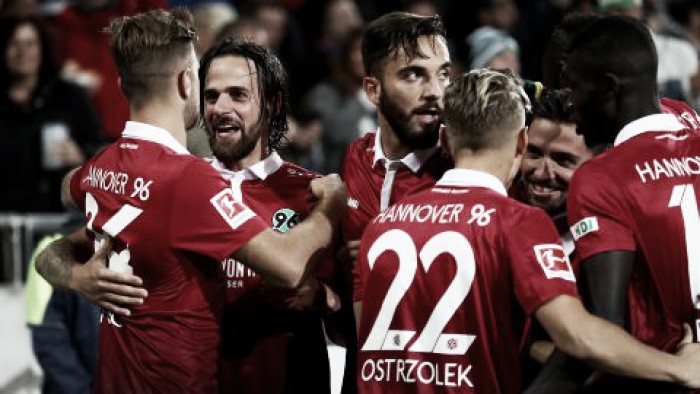 Hannover vence Hamburgo e assume provisoriamente liderança da Bundesliga