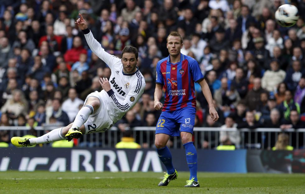 Real Madrid desencanta no fim e goleia no Espanhol Real Madrid desencanta no fim e goleia no Espanhol