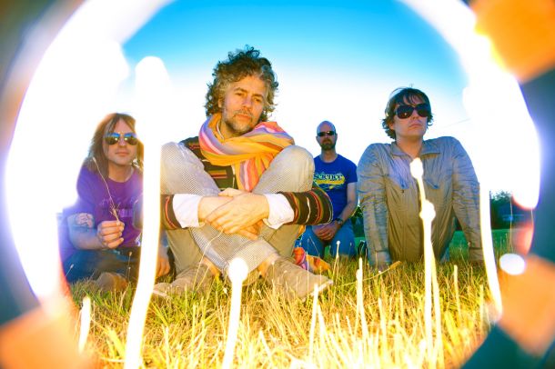 The Flaming Lips presentan 'With A Little Help From My Fwends'