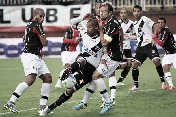 Vasco enfrenta o líder Joinville almejando a vitória para se aproximar do topo da tabela