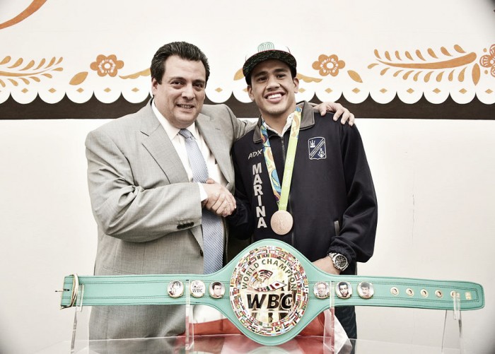 Boxeador Misael Rodríguez es reconocido por CMB