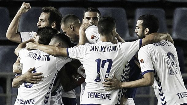 El Tenerife sufre pero coge aire gracias a un gol de Ifrán