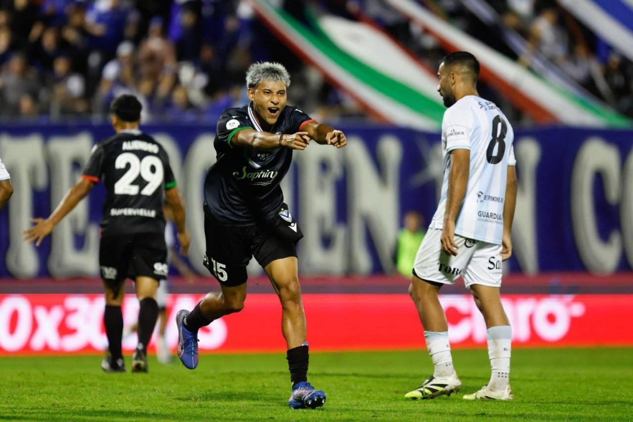 Vélez vence 2-0 a Gimnasia y Tiro y avanza a octavos de la Copa Argentina — image 1
