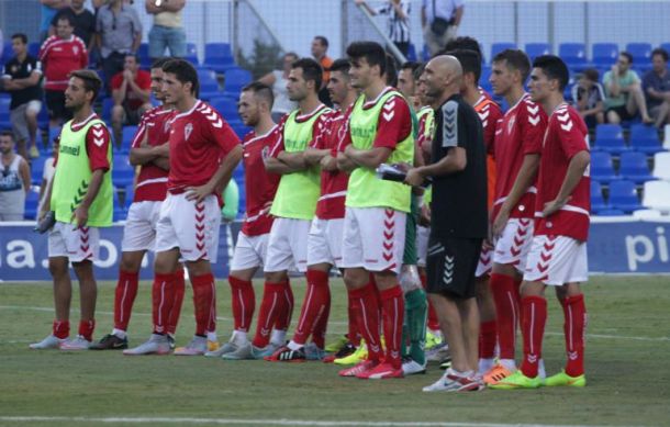 Un espeso Real Murcia no pasa del empate ante el Villanovense
