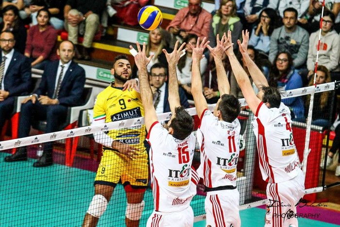 Volley M - I campioni d'Italia sono ancora vivi: L'Azimut Modena vince gara 2