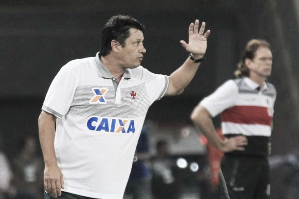 Depois de muito tempo sem o apoio da torcida em São Januário, Adílson comemora: "Agora vamos voltar para casa" Depois de muito tempo sem o apoio da torcida em São Januário, Adílson comemora: "Agora vamos voltar para casa"