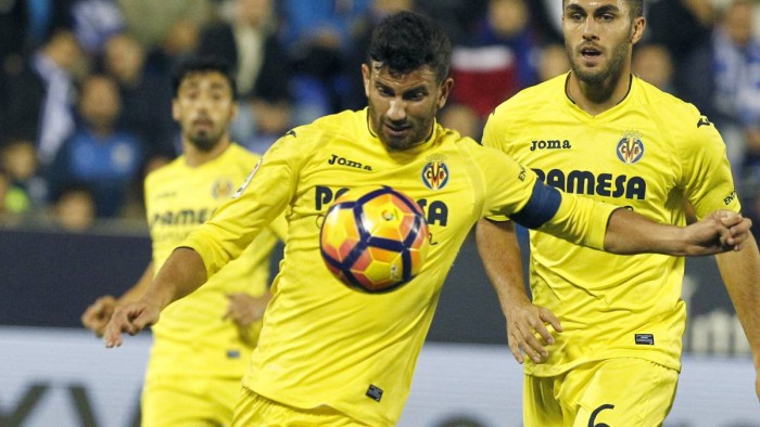 Mateo Musacchio y Álvaro González se disputan un puesto en el XI titular