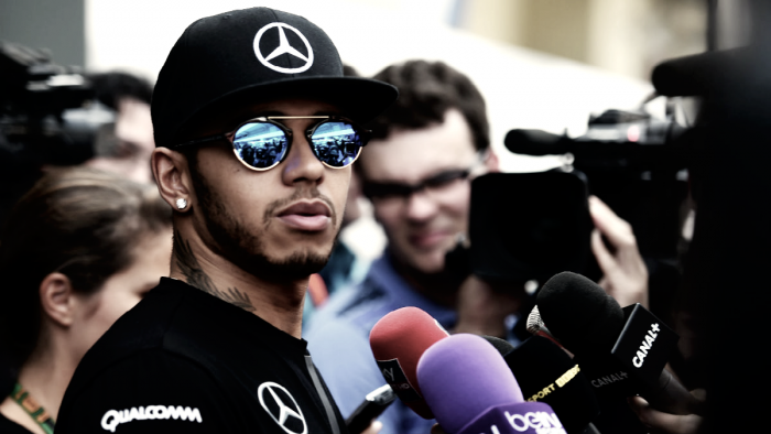 Hamilton lancia l'allarme: "Troppo costoso entrare in F.1 per un giovane oggi"