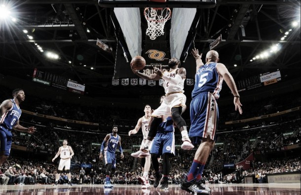 Resumen NBA: Kyrie Irving reaparece con victoria