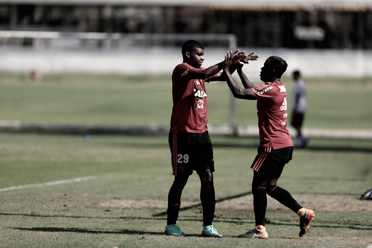 Com show de Lincoln, Flamengo passa por cima do Bangu em jogo-treino no Ninho