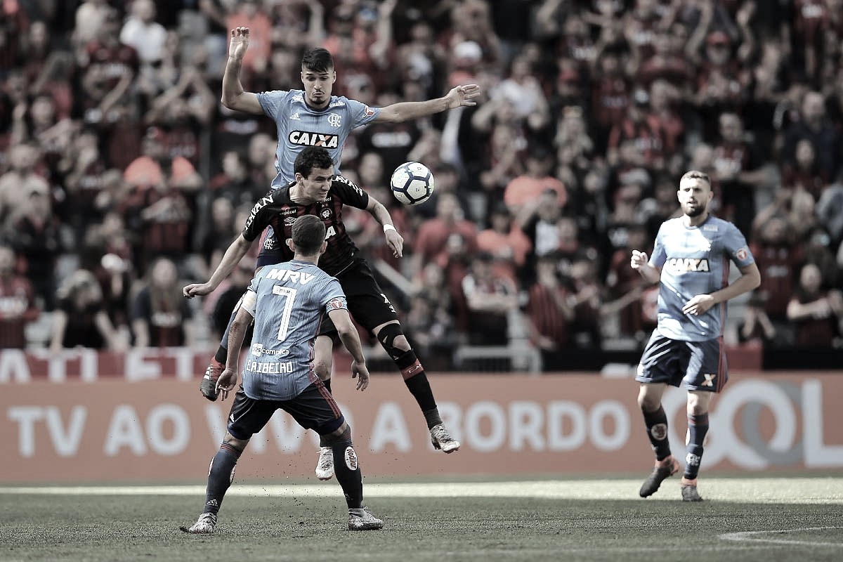 Avassalador nos minutos iniciais, Atlético-PR atropela o Flamengo na Arena da Baixada Avassalador nos minutos iniciais, Atlético-PR atropela o Flamengo na Arena da Baixada