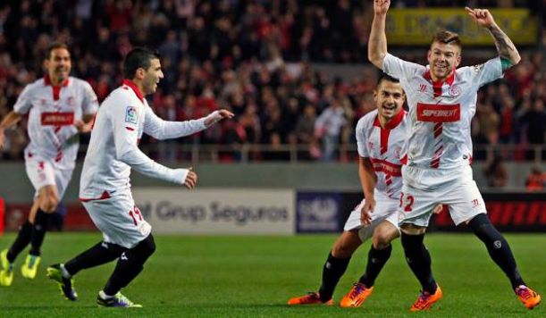 El Sevilla rechaza 12 millones de euros por Alberto Moreno
