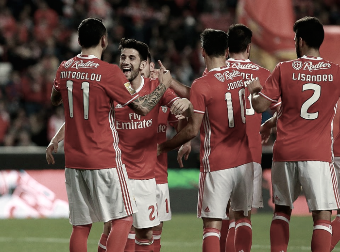 Benfica a uma cartada das meias na Taça CTT: águias esmagam Vizela e Jonas já marca (4-0)