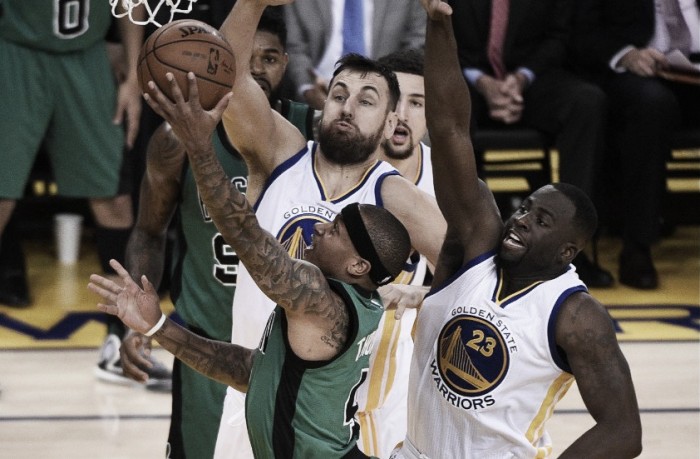Resumen NBA: los Celtics ganan en Oakland; Dallas y Utah se aferran a los Playoffs