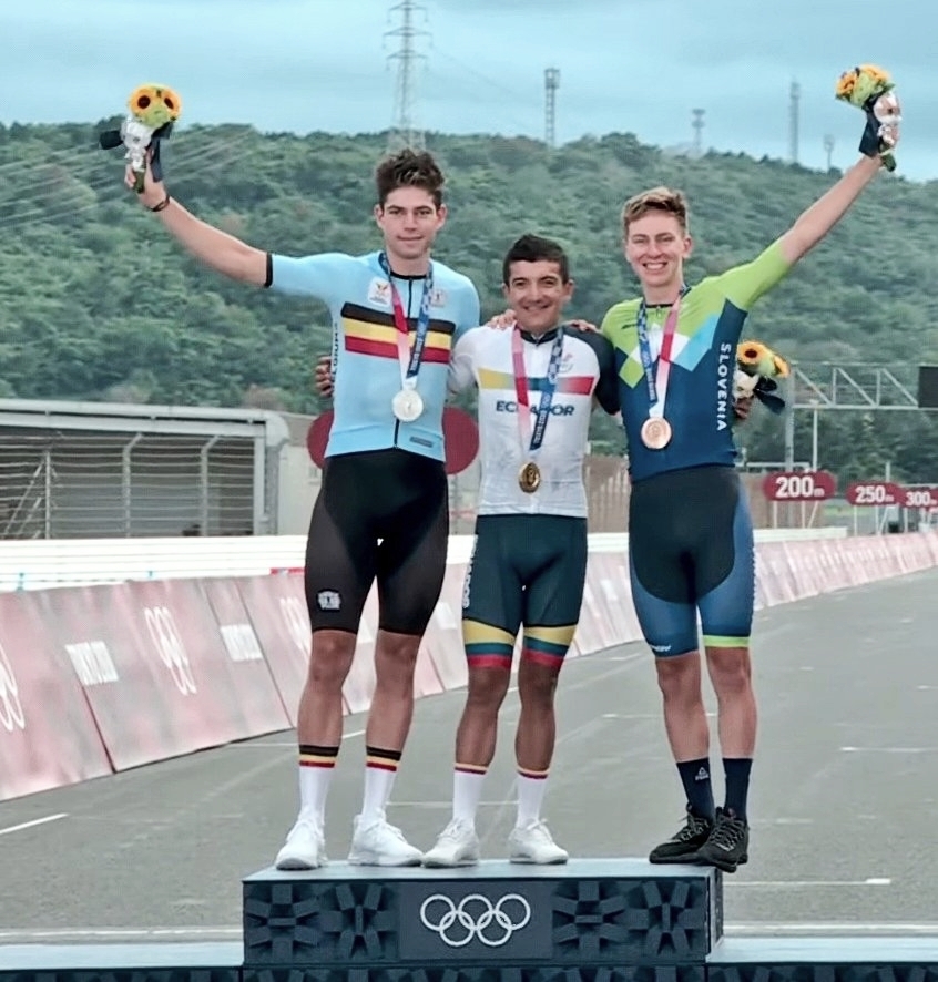 Carapaz consigue el primer oro en Tokio para Ecuador Carapaz consigue el primer oro en Tokio para Ecuador