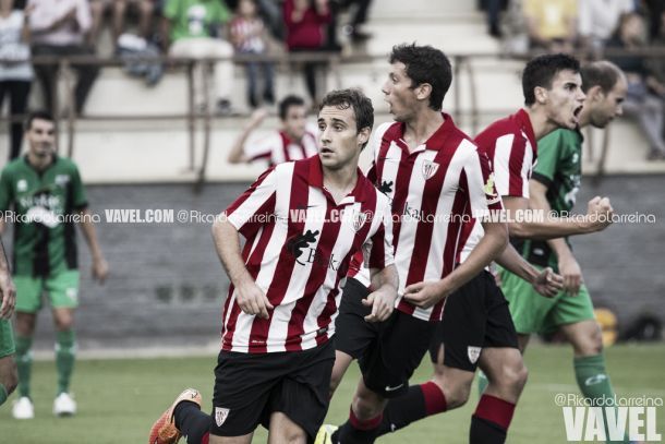 Gorka Santamaría anota el gol de la jornada 24 de Segunda División B