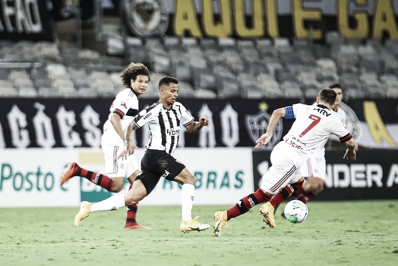 Em crise e pressionado, Flamengo recebe líder Atlético-MG para manter vivo sonho do Brasileirão