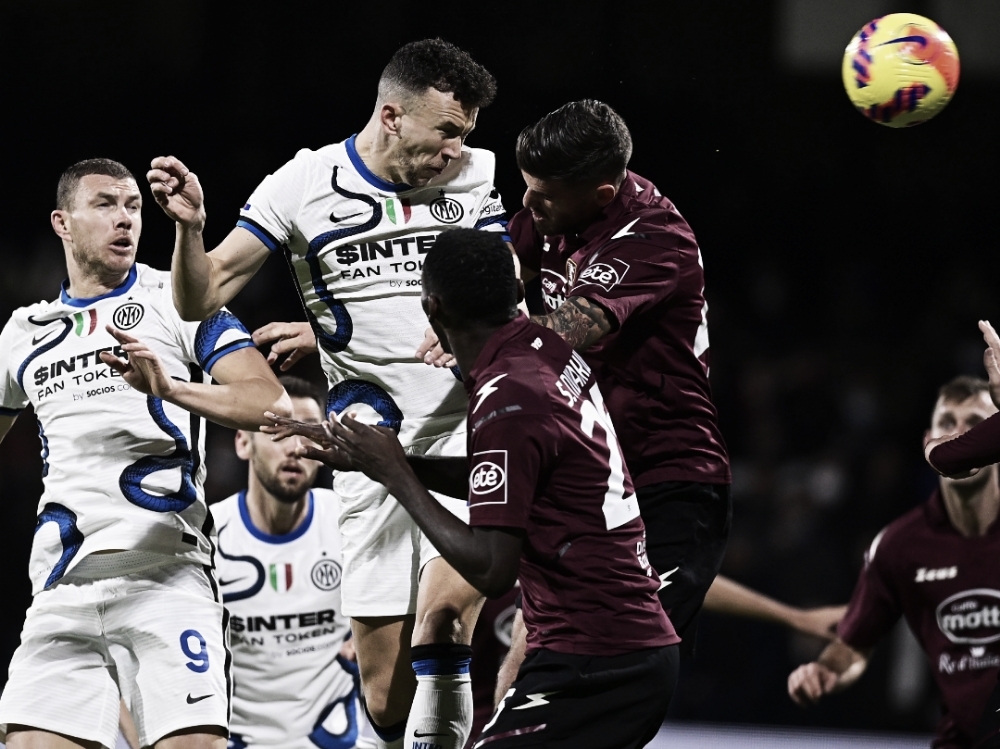 Inter goleia Salernitana e abre distância na liderança da Serie A