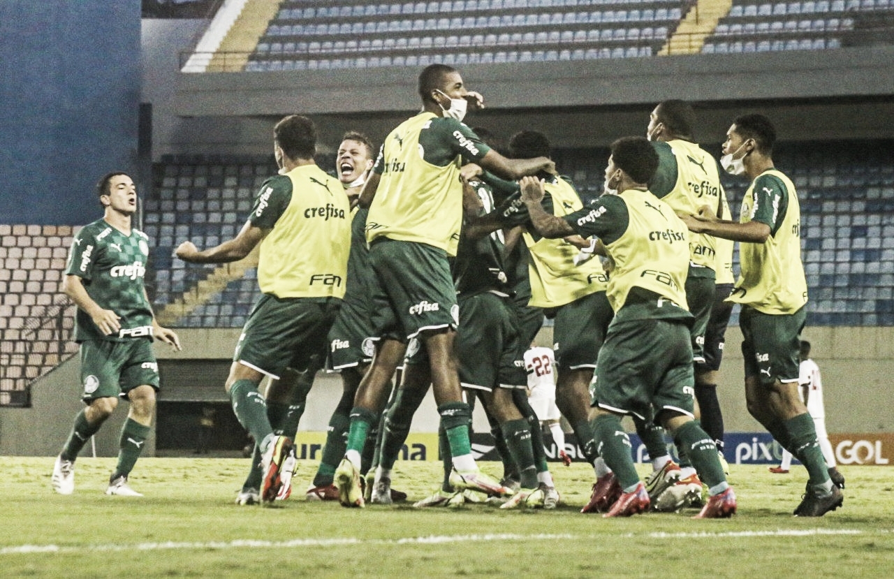 Palmeiras sai na frente cedo, resiste à pressão do São Paulo e vai para final da Copinha