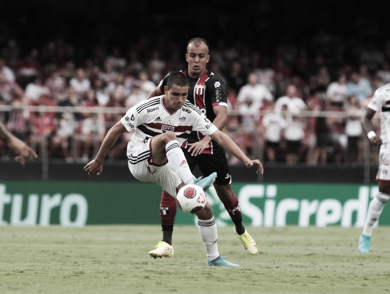 Luciano marca e São Paulo fecha fase de grupos com vitória sobre Botafogo-SP
