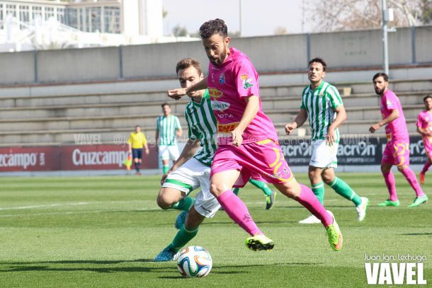 Sergio Ortiz anota el gol de la jornada 28 de Segunda División B