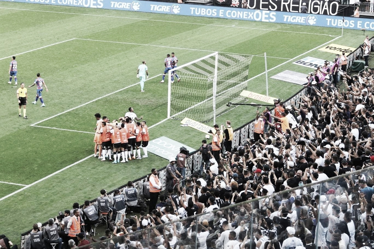 Corinthians resiste à pressão do Fortaleza, vê Jussa marcar contra e dorme líder do Brasileirão