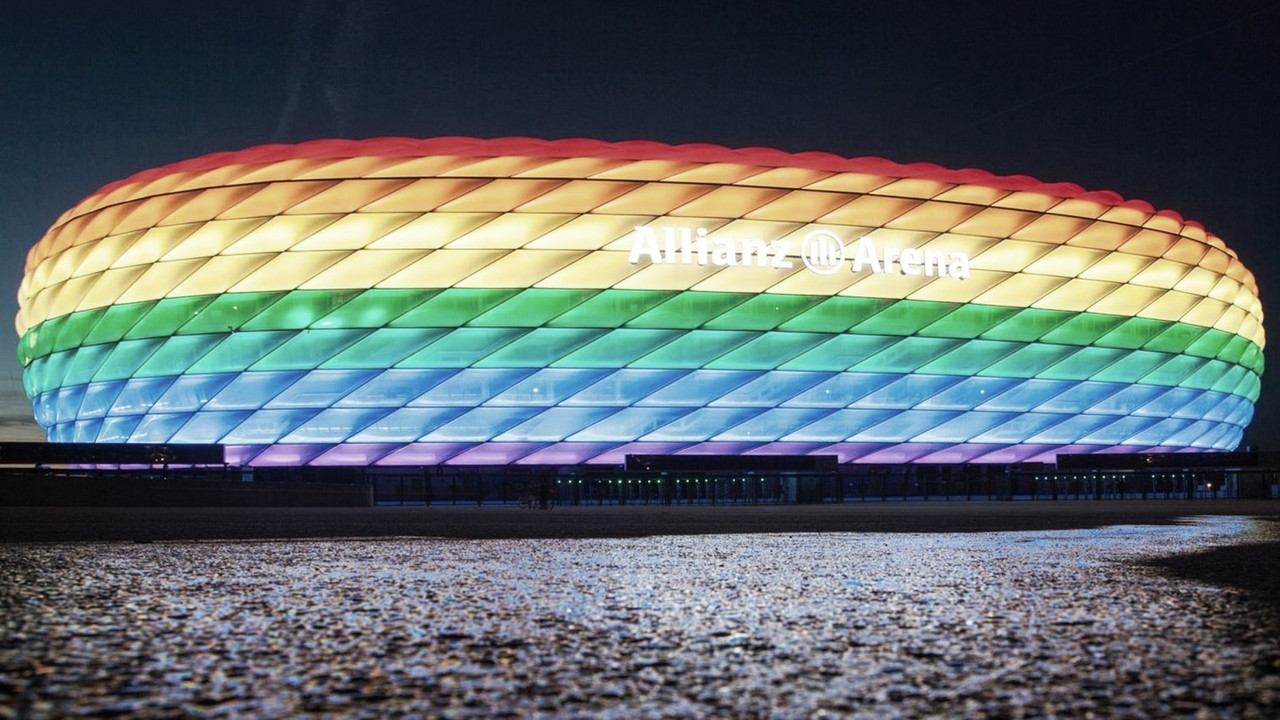 Clubes se manifestam em apoio ao Dia Internacional do Combate à LGBTfobia